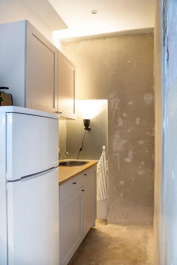 Shabby Chic Apartment +Freshly Furnished +Self Check-In Berlin 0*,  Almanya